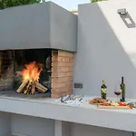 Gray Vila *