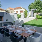 Villa Gray *