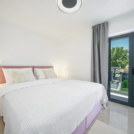 Gray Vila
