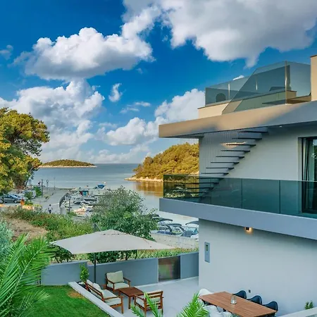 Villa Gray *